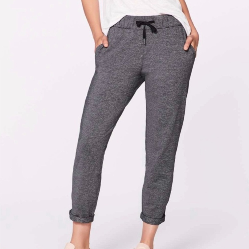 Lululemon Athletica On The Fly 28" Heathered Gray
